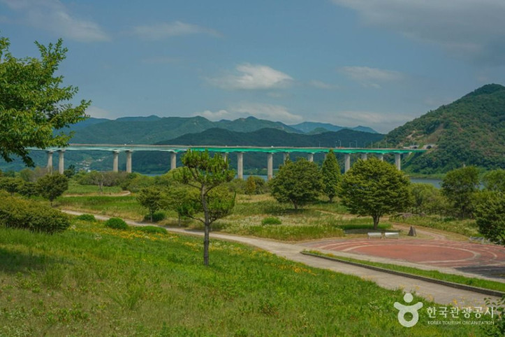 삼랑진생태문화공원 여행 추천 - 메고지고