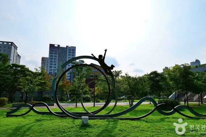 오류동역 광장 여행 추천 - 메고지고