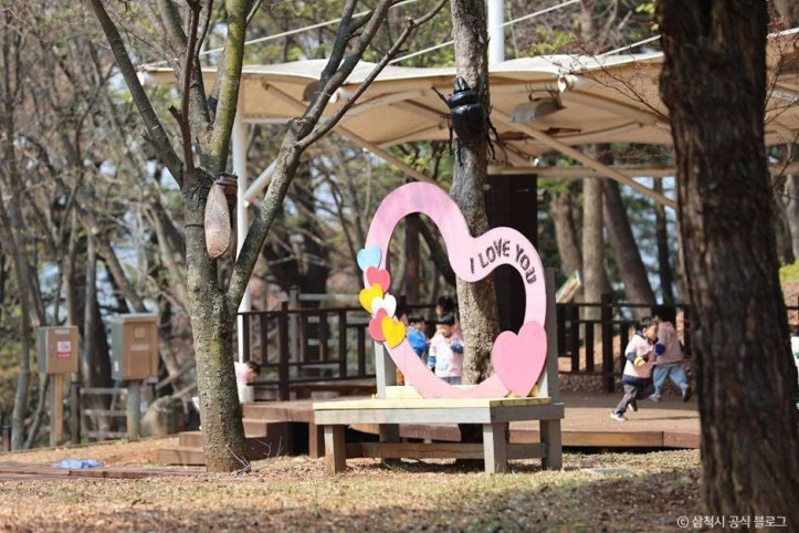 봉황산산림욕장 여행 추천 - 메고지고