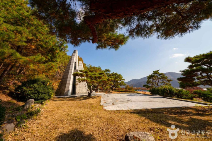 동학농민혁명기념탑 여행 추천 - 메고지고