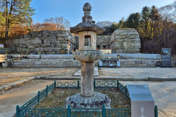 충주 미륵대원지 석등 여행 추천 - 메고지고