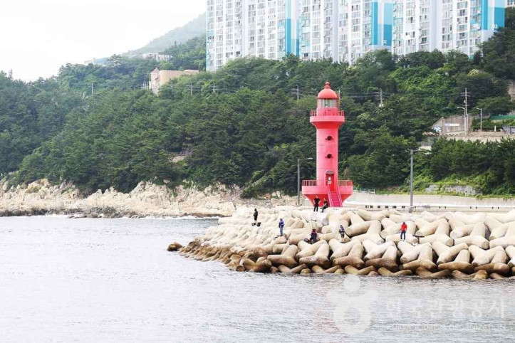 중리항 방파제 등대 여행 추천 - 메고지고