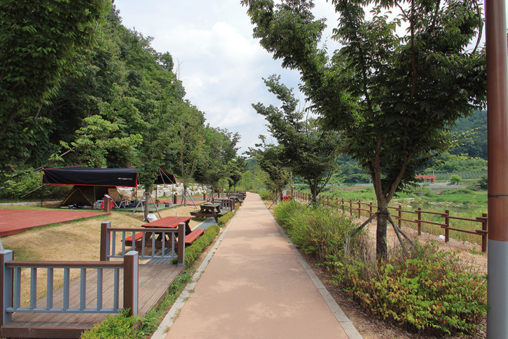 증산수도계곡캠핑장 여행 추천 - 메고지고