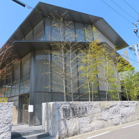 運動会プロテインパワー / https://commons.wikimedia.org/wiki/File:Fukuda_art_museum.jpg / Usage: Commercial reuse allowed subject to attribution/share-alike requirements; verify downloaded file matches this metadata