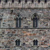 Bjørn Erik Pedersen · Wikimedia Commons · CC BY-SA 4.0 / https://commons.wikimedia.org/wiki/File:H%C3%A5konshallen_i_Bergen,_2019,_100764-3.jpg / Rights: https://commons.wikimedia.org/wiki/File:H%C3%A5konshallen_i_Bergen,_2019,_100764-3.jpg / Usage: 개별 Commons File 페이지에서 명시된 상업적 이용 허용 라이선스. 저작자·출처·라이선스 링크를 게시하고, 변형 시 변경사항 표기 및 동일조건변경허락 준수.