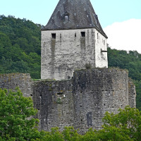 Thomas Hummel · Wikimedia Commons · CC BY-SA 4.0 / https://commons.wikimedia.org/wiki/File:Schloss_B%C3%BCrresheim_01.jpg / Usage: 사진 크기 조정: 관리자 다운로드 시 게시용 미리보기 크기 선택. 저작자·원본 링크·라이선스 표기. CC BY-SA 이미지는 수정 시 동일조건변경허락 준수.