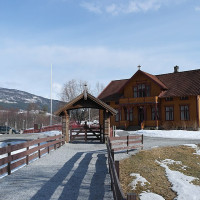 Photo: Sigrunespe · CC BY-SA 3.0 · Wikimedia Commons / https://commons.wikimedia.org/wiki/File:De_Heibergske_Samlinger_%E2%80%93_Sogn_Folkemuseum.JPG / Rights: https://commons.wikimedia.org/wiki/File:De_Heibergske_Samlinger_%E2%80%93_Sogn_Folkemuseum.JPG / Usage: Commons 개별 파일 설명페이지 권리 정보 확인; Attribution/ShareAlike 및 변경 표기 준수. 독립 작품 저작권 별도 확인. HTTP/MIME/원본 바이너리 미검증.