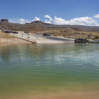 NPS / Andrew Cattoir / Wikimedia Commons / Public Domain / https://commons.wikimedia.org/wiki/File:South_Cove_Launch_Ramp_(8b29f02c-079d-4428-ba7d-078e4fc1d521).jpg / Usage: 해당 Commons 개별 File 페이지에서 장소·저자·라이선스 서술 확인. CC BY·SA의 저자 표시/개작조건 준수. 파일 해시형 주소는 Wikimedia 규칙에 따라 구성되었으며 HTTP 200, 원본 다운로드, MIME, 디코딩은 확인하지 않음. 사진 촬영 당시 수위·시설은 현재 모습과 다를 수 있음.