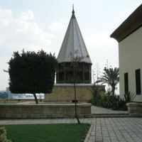 사진: Roland Unger · CC BY-SA 3.0 · Wikimedia Commons / https://commons.wikimedia.org/wiki/File:CairoRodaNilometer.jpg / Rights: https://commons.wikimedia.org/wiki/File:CairoRodaNilometer.jpg / Usage: 원본 출처와 저작자·라이선스 링크 표시 및 수정 여부 공개 필수. CC BY-SA 작품을 변형하면 호환 공유동일조건 적용. 사진의 저작권 표기와 별개로 이집트 현지 촬영·상업 재게시 관련 제한은 운영자가 확인. 원본 바이너리 GET/서버 업로드 미실시.