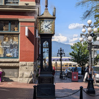 Sikander Iqbal / Wikimedia Commons / CC BY-SA 4.0 / https://commons.wikimedia.org/wiki/File:Gastown_Steam_Clock_-_20260501.jpg / Rights: https://commons.wikimedia.org/wiki/File:Gastown_Steam_Clock_-_20260501.jpg / Usage: 저작자·출처·라이선스 링크 표시 필수. 원본 수정·크롭·변환 시 수정 사실 표시. CC BY-SA 재배포 시 동일 라이선스 조건 점검.