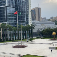 LN9267 · Wikimedia Commons · CC BY-SA 4.0 / https://commons.wikimedia.org/wiki/File:Golden_Lotus_Square_05-09-2023.jpg / Rights: https://commons.wikimedia.org/wiki/File:Golden_Lotus_Square_05-09-2023.jpg / Usage: 상업적 재사용 가능 표기의 사진 후보. 개별 저작자·라이선스 출처를 반드시 유지하고 변경 표시·동일조건변경허락(해당 시)을 준수. 사진 자체 실제 다운로드, 내용 이미지 육안 확인, 서버 저장은 미실행.