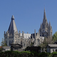 Photo: Antoine Rex · CC0 1.0 · Wikimedia Commons / https://commons.wikimedia.org/wiki/File:Bruxelles%2C_%C3%89glise_Notre-Dame_de_Laeken%2C_ext%C3%A9rieur_2.jpg / Rights: https://commons.wikimedia.org/wiki/File:Bruxelles%2C_%C3%89glise_Notre-Dame_de_Laeken%2C_ext%C3%A9rieur_2.jpg / Usage: Commons 개별 파일 설명에서 실제 장소·저작자·정확한 라이선스 확인. 상업 이용 시 표기·원본 및 라이선스 링크·사진을 변경한 경우 변경 표시 필요. 실제 파일 HTTP/MIME 다운로드는 이 작업에서 미시험.