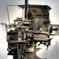 Feliciano Guimarães · CC BY 2.0 · Wikimedia Commons / https://commons.wikimedia.org/wiki/File:Revolutionary_machinery_(1142690619).jpg / Usage: Wikimedia Commons 해당 개별 파일 페이지의 사진 대상·저작자·라이선스를 확인. 저작자, 원본, 라이선스 링크, 수정 여부를 기재. BY-SA 개작물 동일조건 공유 준수. 실제 원본 HTTP 상태·MIME·용량·관리자 등록은 미실행.