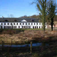 Jean-Pol GRANDMONT · Wikimedia Commons · CC BY 3.0 / https://commons.wikimedia.org/wiki/File:Abbaye_du_Rouge_Clo%C3%AEtre_-_Prieur%C3%A9_-_JPG1.jpg / Usage: Commons 개별 파일 페이지에서 저작자·라이선스·장소 설명 확인. 저작자 표시·라이선스 링크 유지, 변경 시 변경사항 표시. 저작자 Jean-Pol GRANDMONT 표기 필수 건축·전시물·촬영 대상의 별도 권리, 실제 서버 바이너리 검증은 별도.