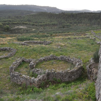 Lídia Maria Faria · CC BY-SA 4.0 · Wikimedia Commons / https://commons.wikimedia.org/wiki/File:CITANIA_DE_SANFINS_11.jpg / Usage: Commons 개별 파일 페이지의 장소·저작자·CC 라이선스를 대조한 사진. 출처·저작자·라이선스 링크와 편집 여부 표기 필요. CC BY-SA 사진의 개작물에는 동일조건 공유 의무 적용. 실제 원본 다운로드·서버 저장은 미실행.