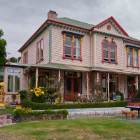 lumoplank / Wikimedia Commons / CC0 1.0 / https://commons.wikimedia.org/wiki/File:The_Giants_House,_Akaroa_-_GiantsHouse9947.jpg