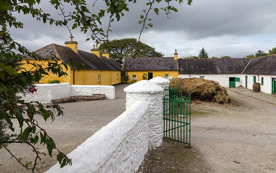 머크로스 하우스·정원·전통농장 (Muckross House, Gardens and Traditional Farms) 여행 추천 - 로드트립